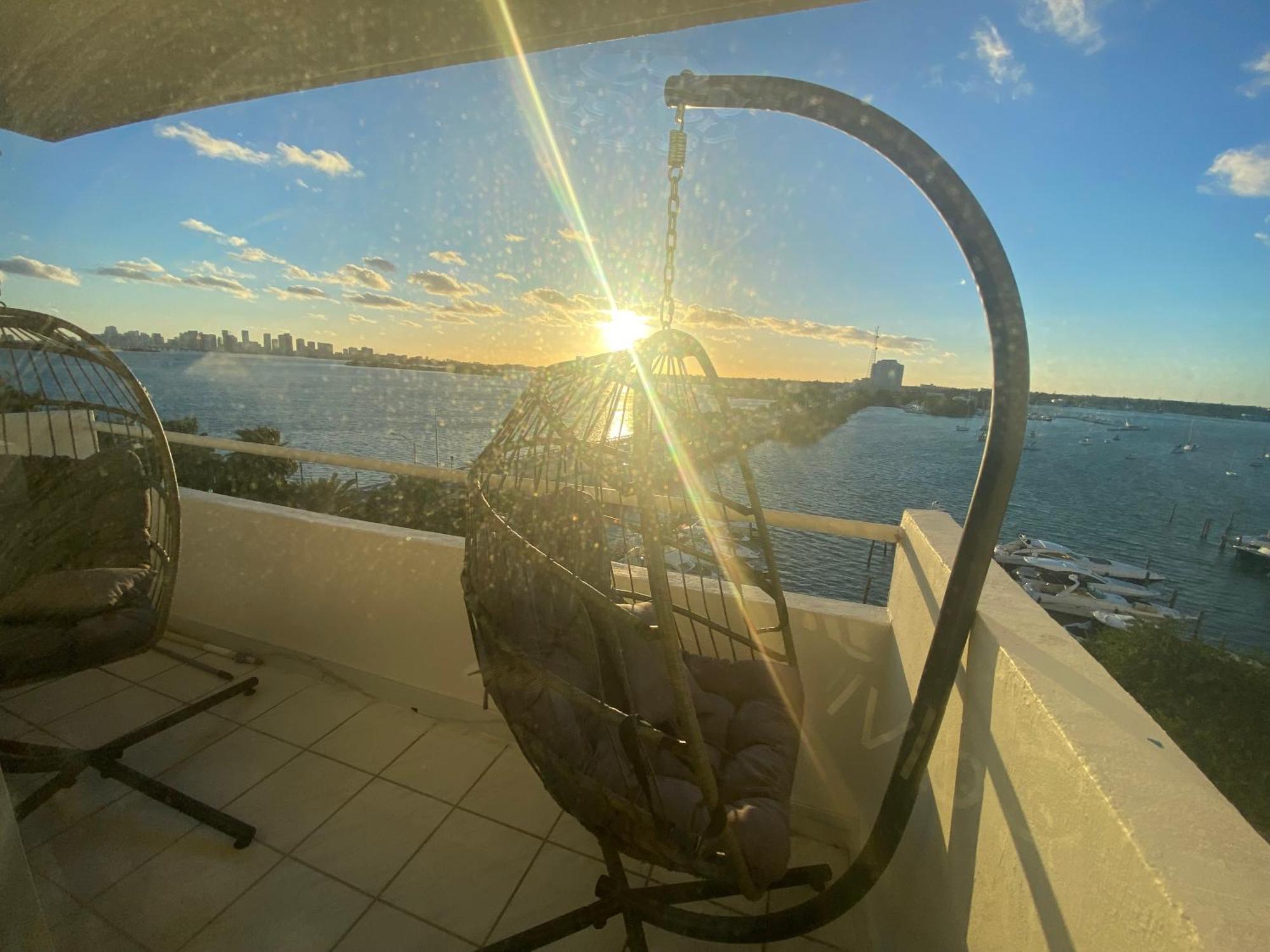 Panoramic Luxurious Waterfront One Bedroom Apartment With Miami Skyline View Free Parking 5Min Drive To Miami Beach Exterior photo